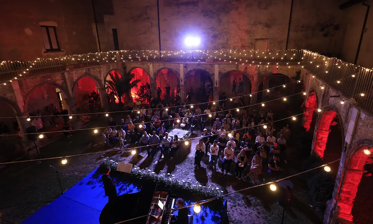 Montalto, successo per il \"Leoncavallo\" in versione fumetto