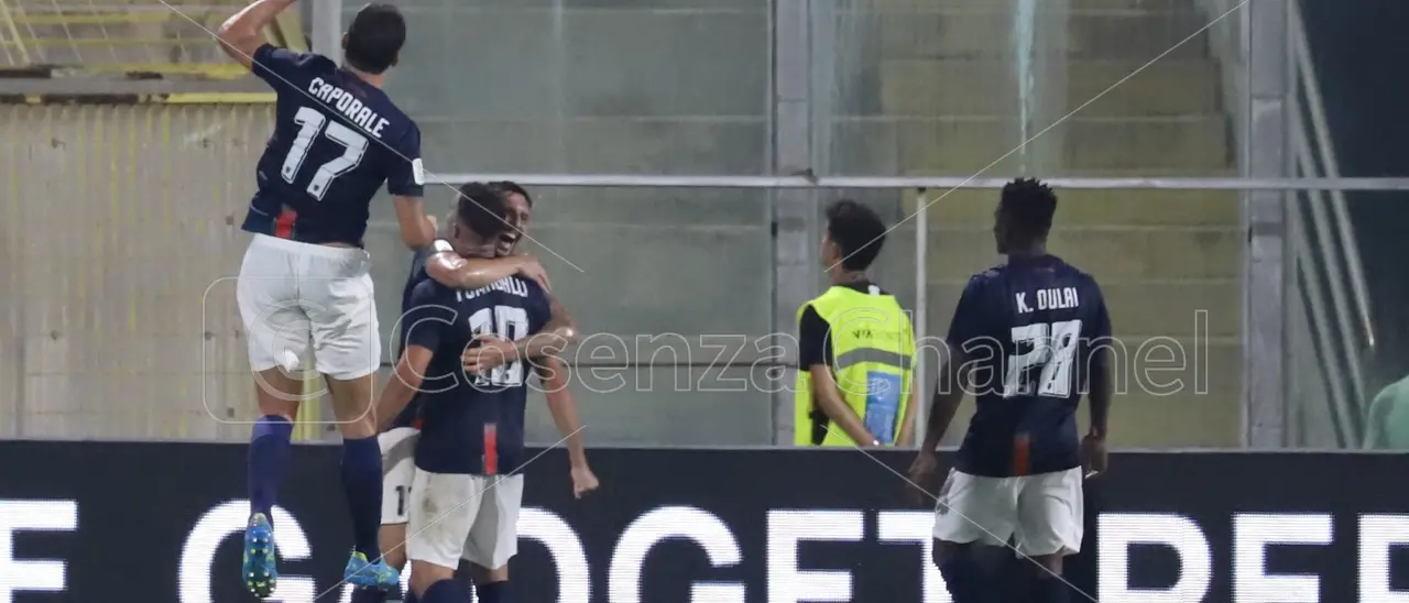 Da Bellinzago alla Serie B, il \"Puma\" Fumagalli alla conquista di Cosenza (che ha dimenticato Tutino)