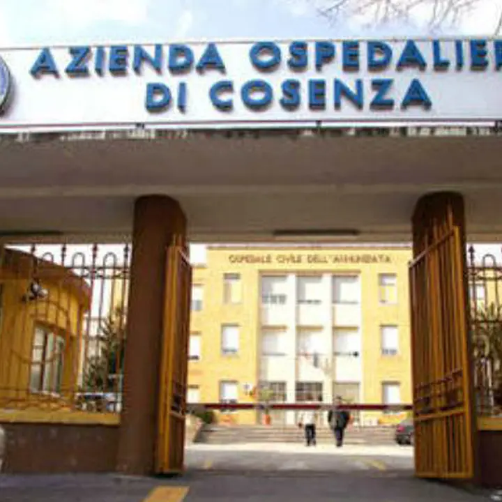 Anziano dimesso dopo due giorni in geriatria muore all'ospedale di Cosenza: la denuncia choc\n
