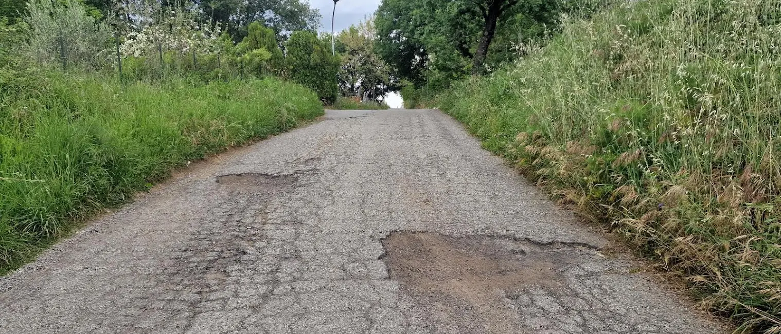 Cosenza, strade comunali al collasso: la denuncia della minoranza