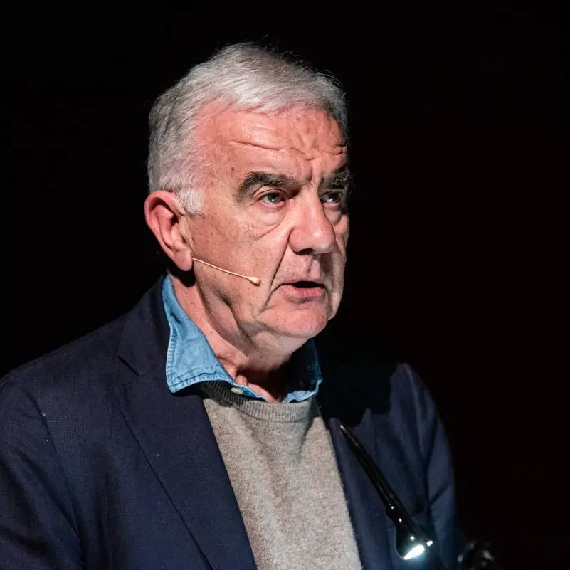 Gene Gnocchi in scena a Castrolibero: un concerto da... Sconcerto