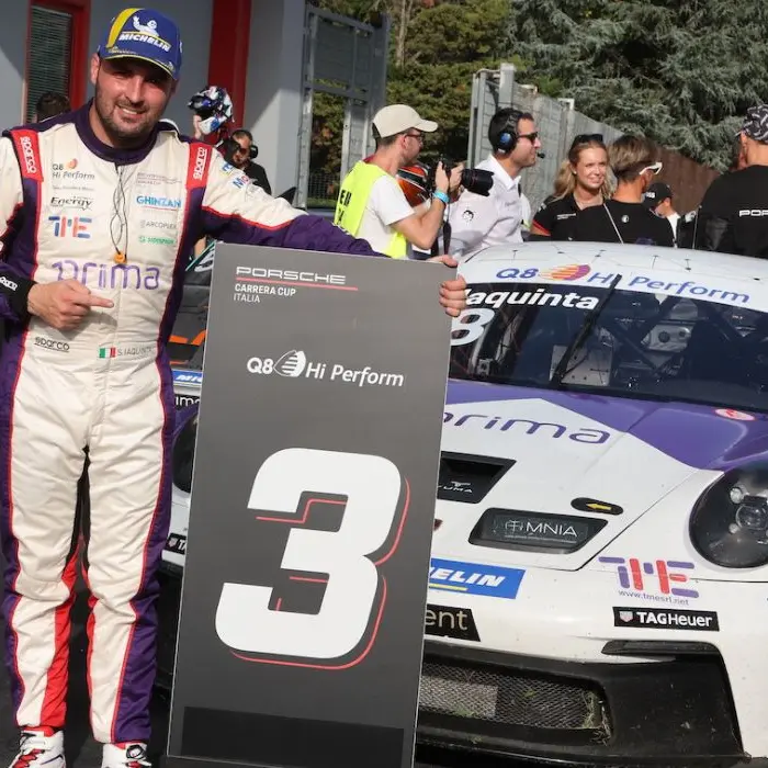 Simone Iaquinta sale sul podio di Imola nella Porsche Carrera Cup Italia