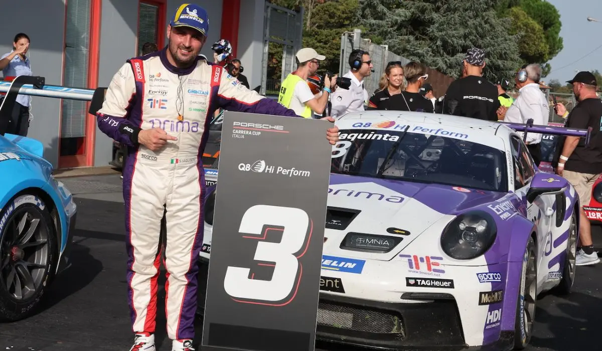 Simone Iaquinta sale sul podio di Imola nella Porsche Carrera Cup Italia