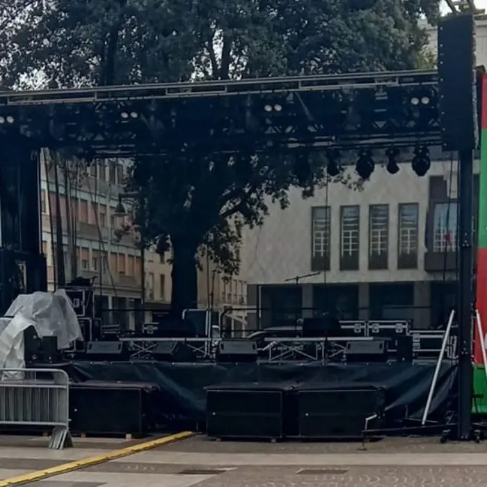 Festa dell'Unità a Cosenza, polemiche per la piazza data gratis al Pd