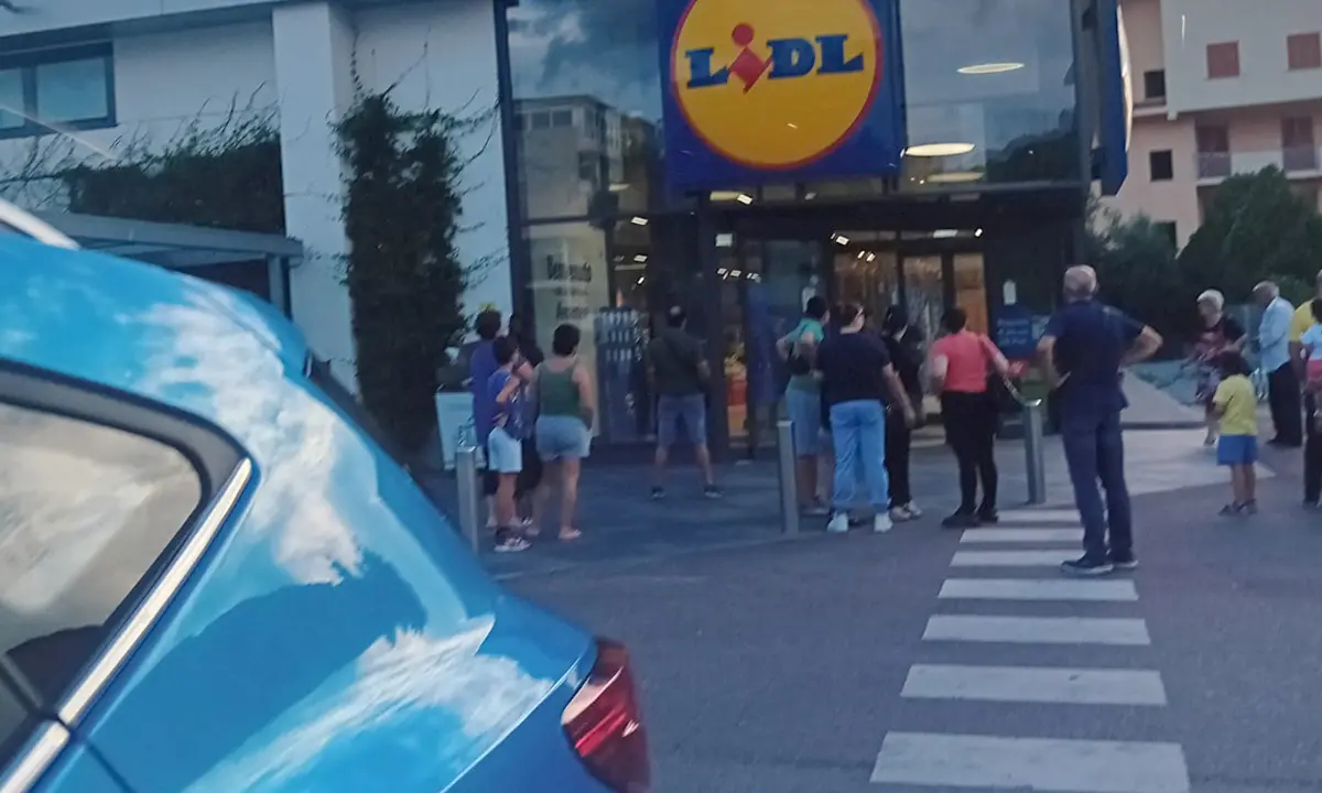 Amantea, allarme bomba in un supermercato. Ma era la burla di un mitomane