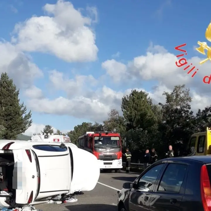 Incidente sulla Statale 107, un ferito e disagi al traffico