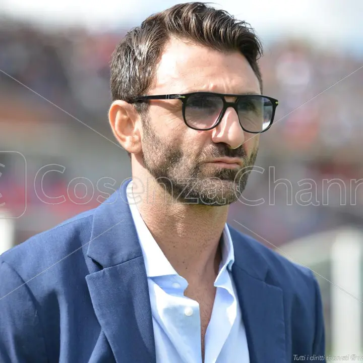 Cosenza, il ds Delvecchio pazzo di Alvini: «Stiamo insieme 7 ore al giorno. L'obiettivo è uno»