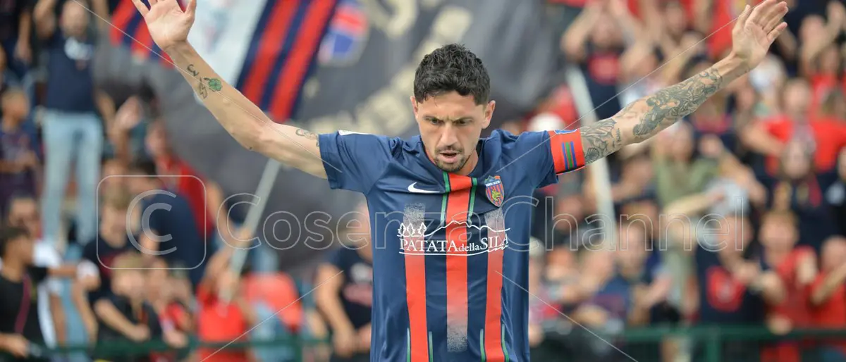 Cosenza e D'Orazio, verso il rinnovo: il capitano punta alle 200 in rossoblù