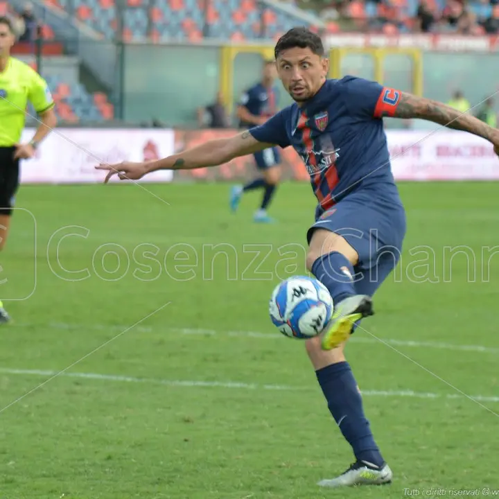 Cosenza, che destino per D'Orazio? Il futuro del capitano rossoblù