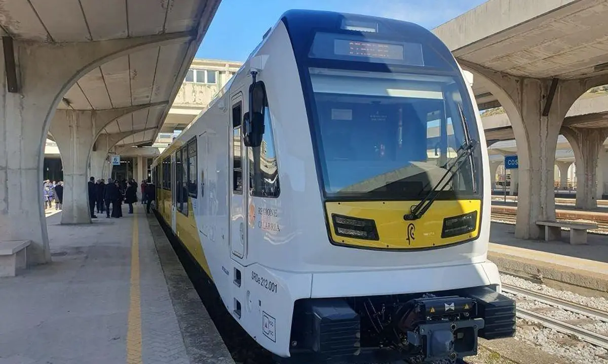 Nuovi Treni Stadler sulla tratta Cosenza-Rogliano per l'anno scolastico 2024-2025