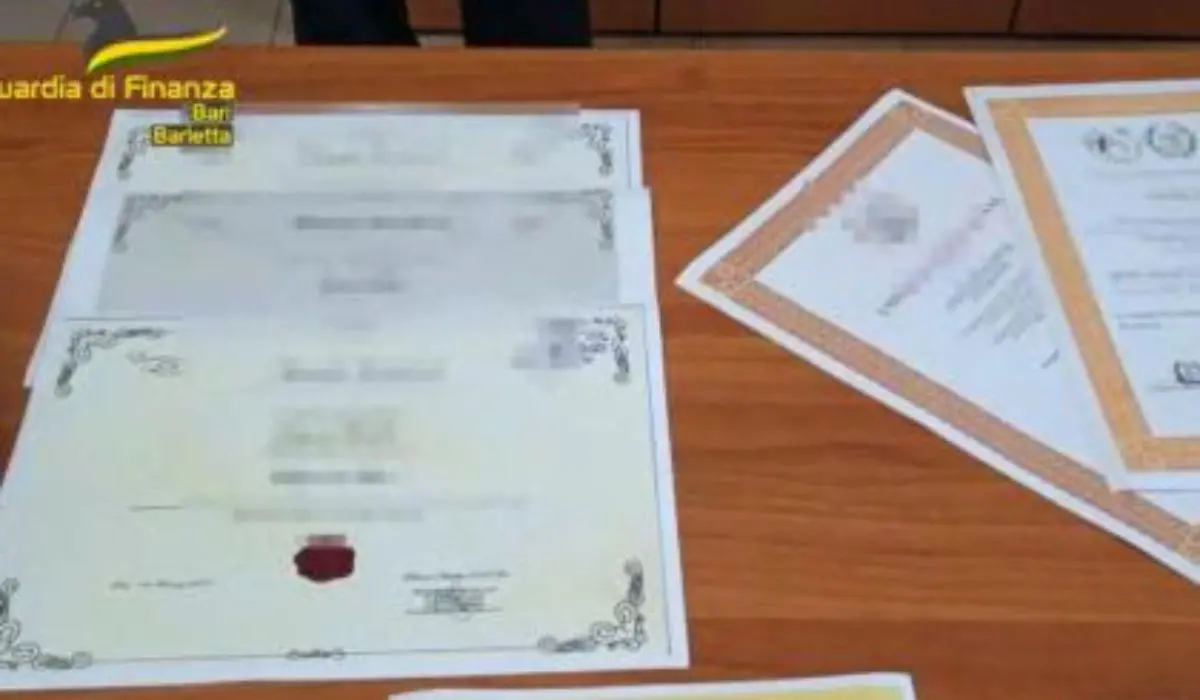 Falsi diplomi in Puglia, tra gli arrestati anche calabresi | NOMI