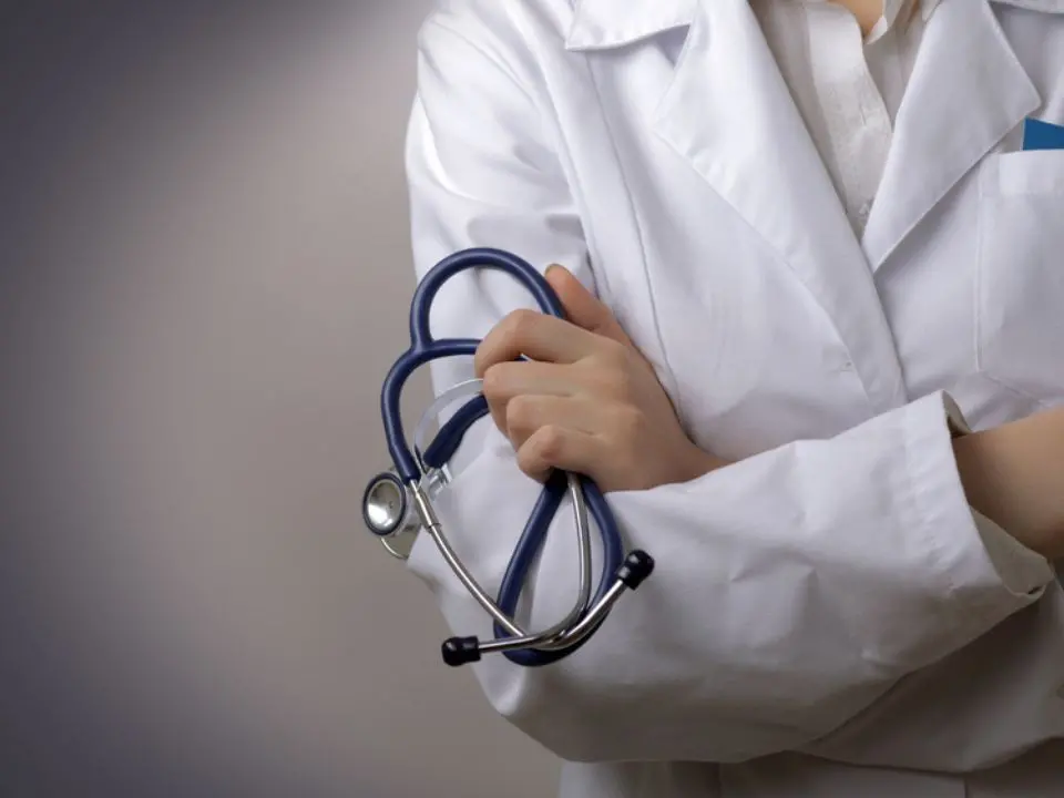 In Ospedale prima quelli a pagamento, a Catanzaro arrestati il primario di Oculistica e la segretaria