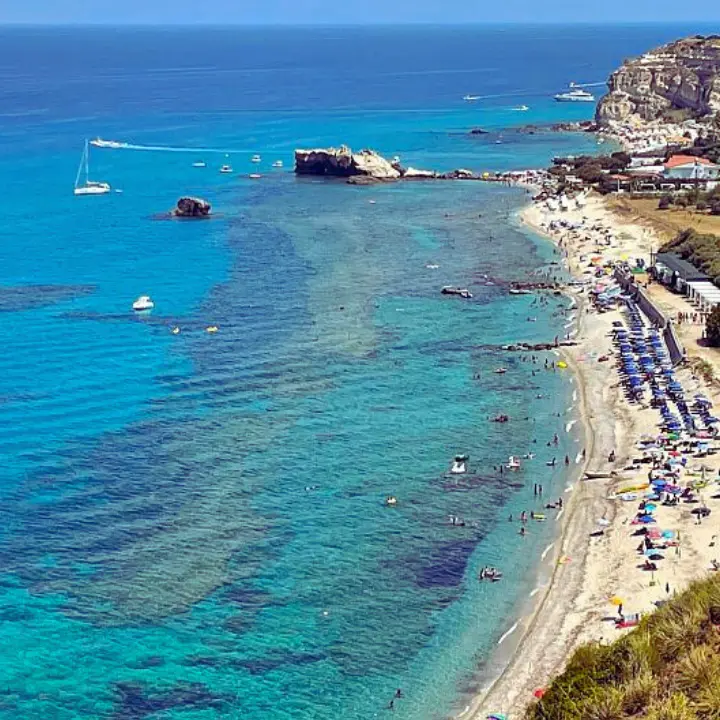 Balneazione in Calabria: per ArpaCal aumentano le acque “eccellenti”. Cosenza in testa