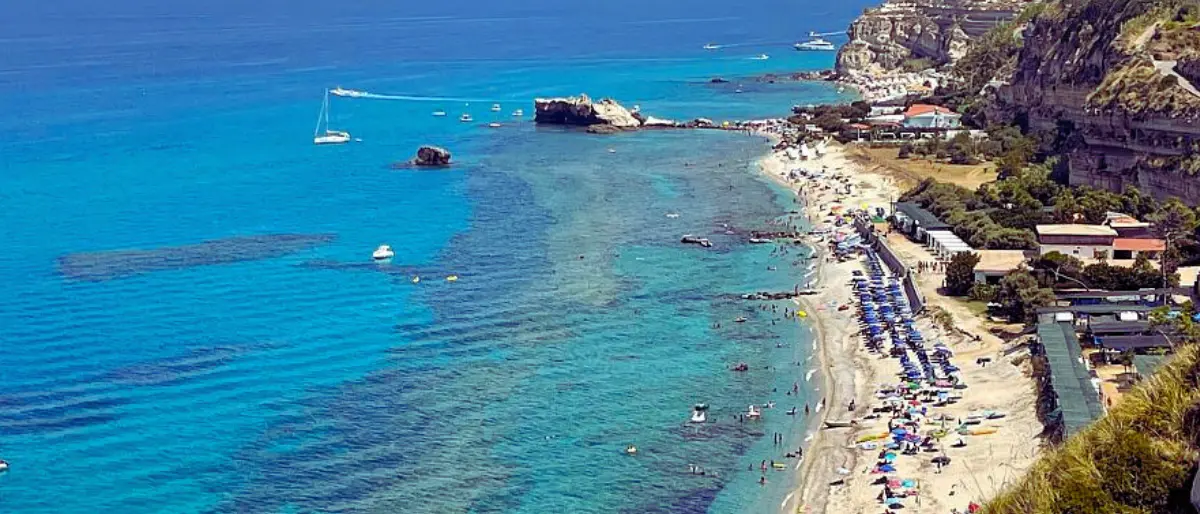 Balneazione in Calabria: per ArpaCal aumentano le acque “eccellenti”. Cosenza in testa