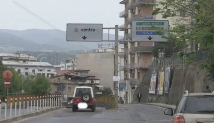 Cosenza, rotonda di via degli Stadi: lunedì via al lavori. Tutti i divieti e i percorsi alternativi