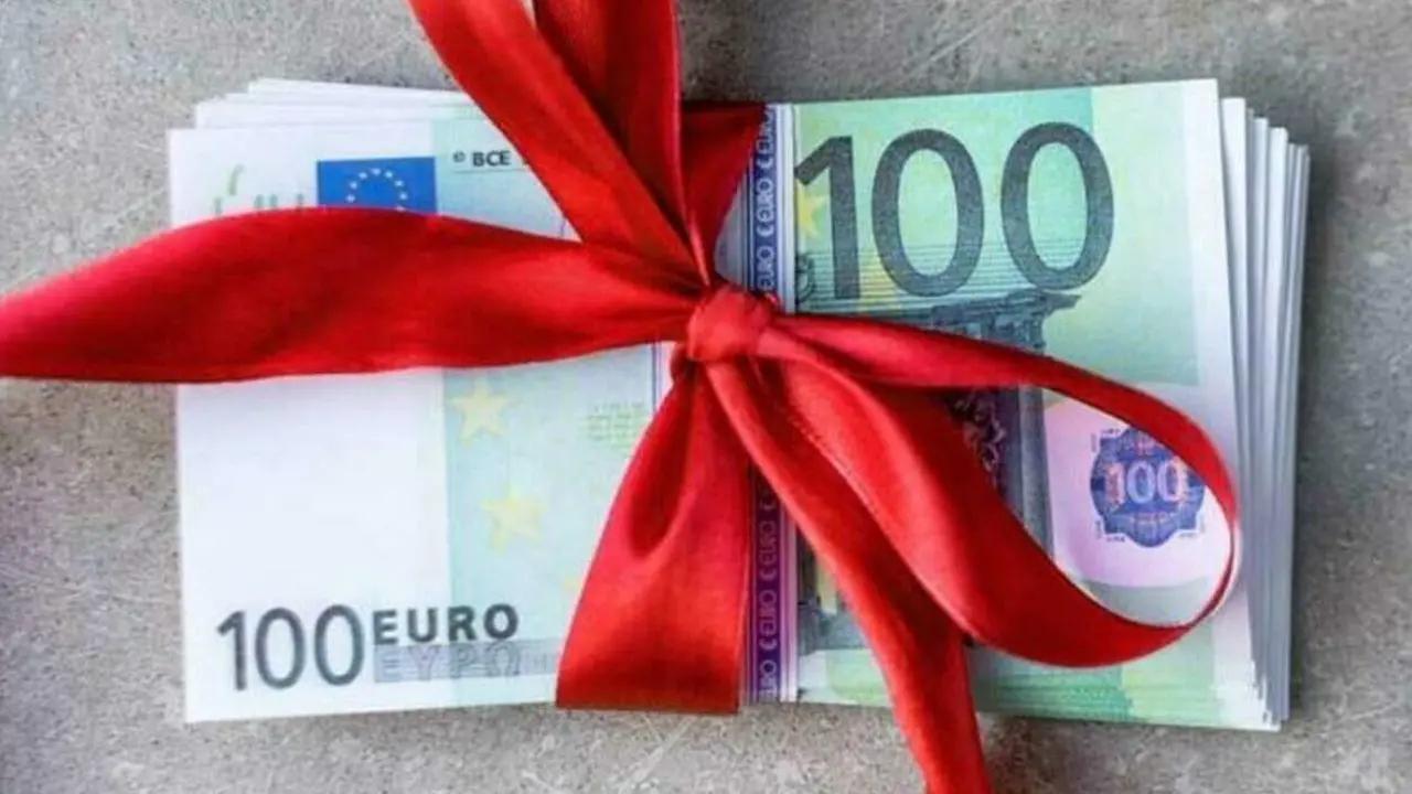 Bonus Natale, tredicesima più pesante di 100 euro: ma deve richiederlo il lavoratore