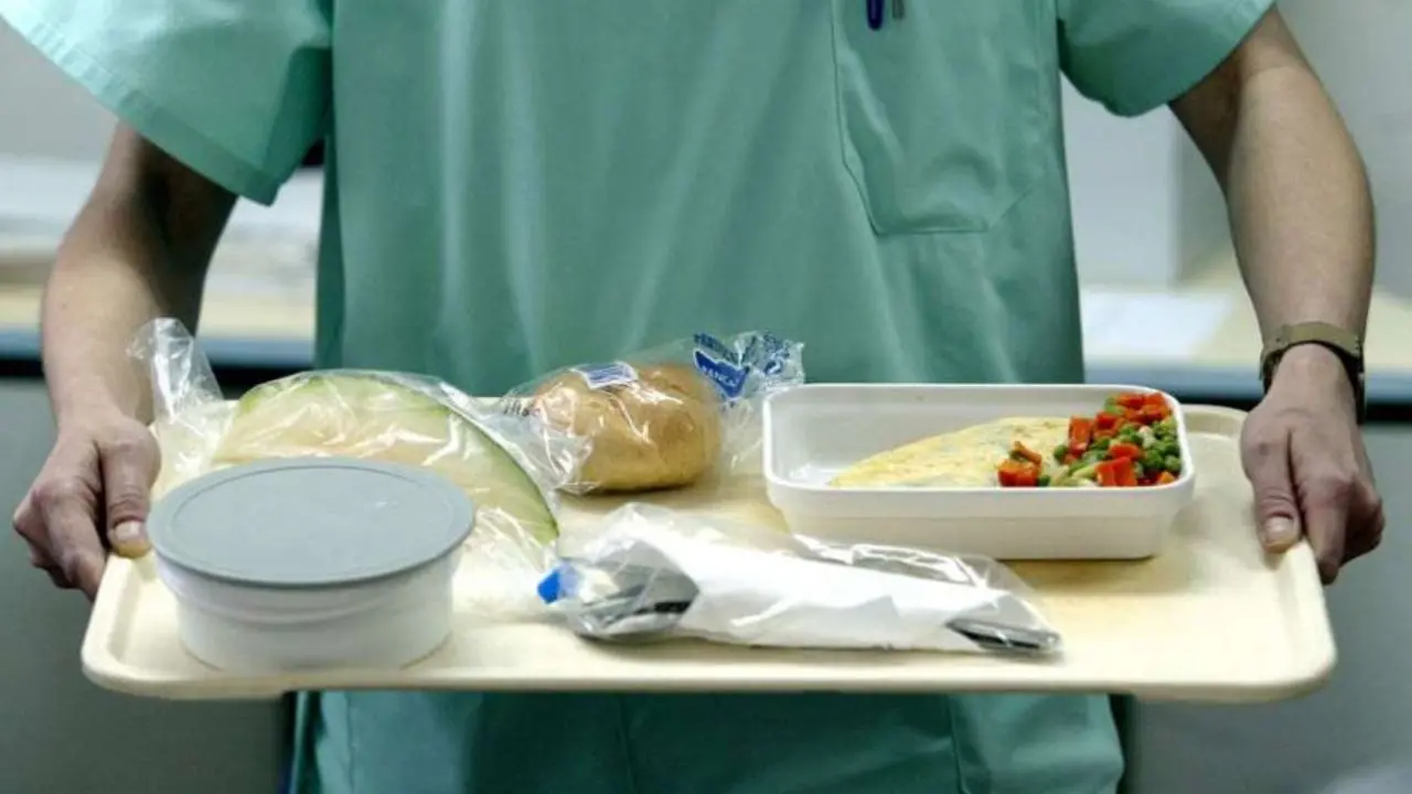 «La società Ladisa consegna agli ospedali pasti immangiabili e paga stipendi da fame»