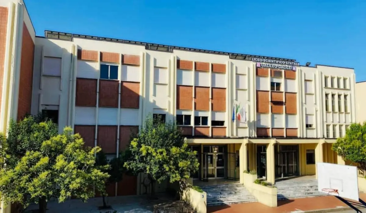 Lamezia, preside del liceo d'eccellenza accusata di modificare i voti: indagata con altri 9 docenti - NOMI