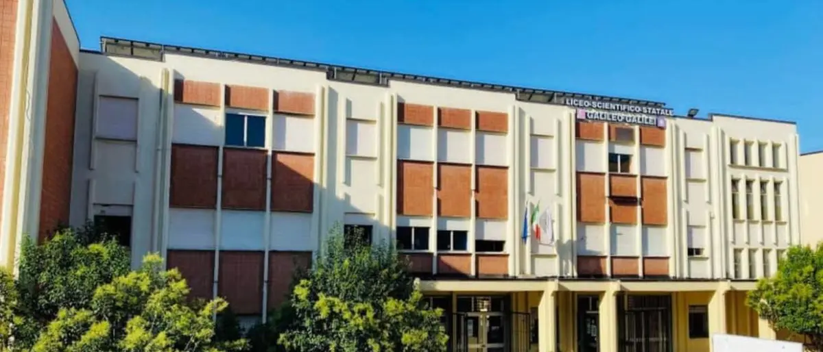 Lamezia, preside del liceo d'eccellenza accusata di modificare i voti: indagata con altri 9 docenti - NOMI