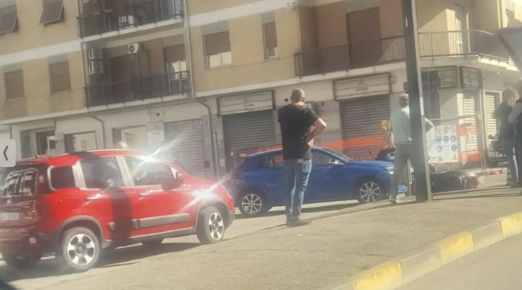 Cosenza, scontro tra un'auto e uno scooter. Polizia sul posto