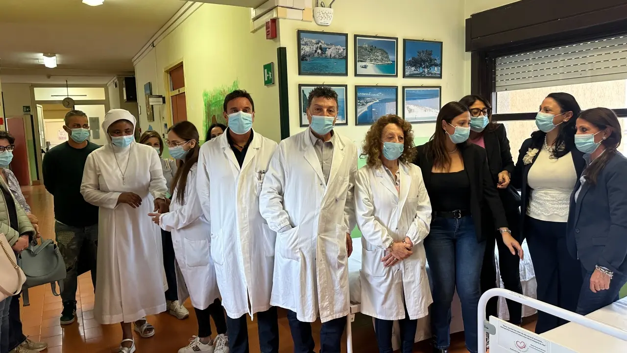 Solidarietà in corsia: due nuovi letti donati all'oncologia di Corigliano Rossano