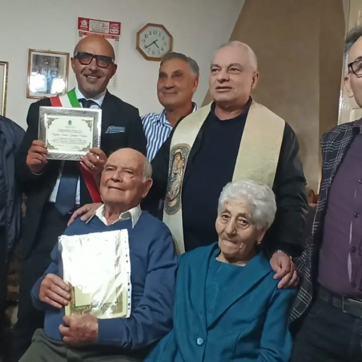 Acri, insieme da 70 anni. Nozze di titanio per Angelina e Giuseppe