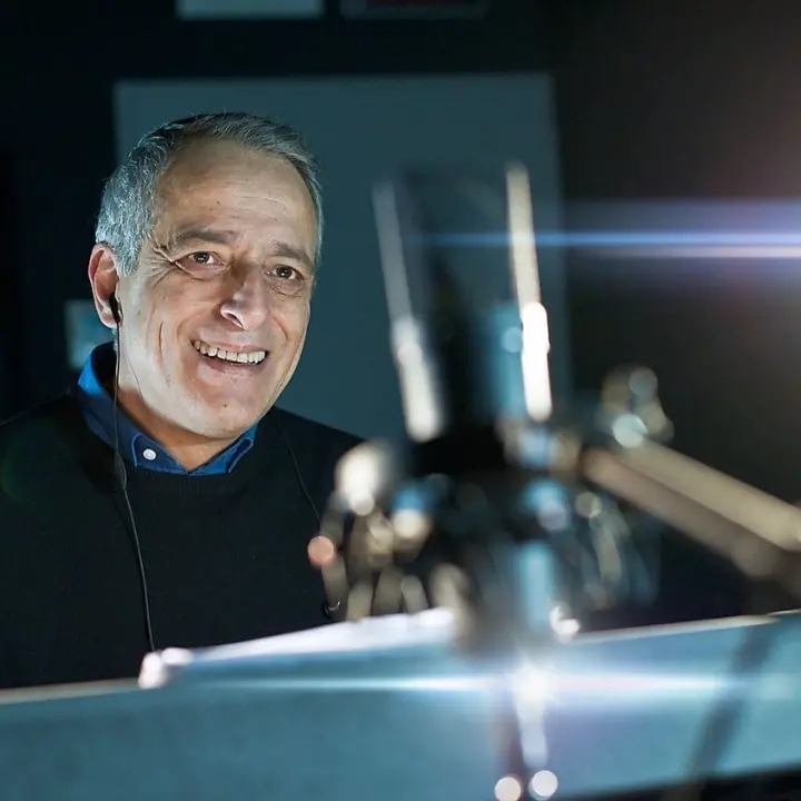 Pasquale Anselmo, la voce d'oro di Cosenza. Da Cage a Turturro passando per il grande cinema