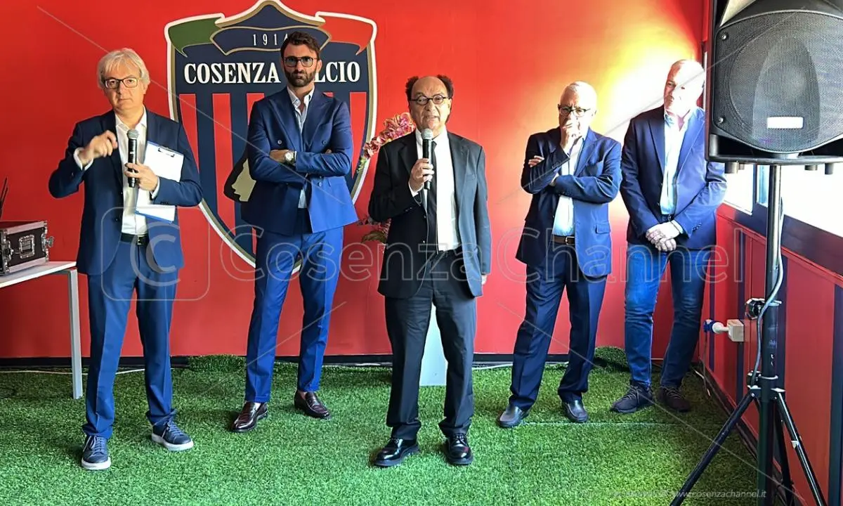 Cosenza nono in Serie B per compensi agli agenti. Da Guarascio più di un milione di commissioni