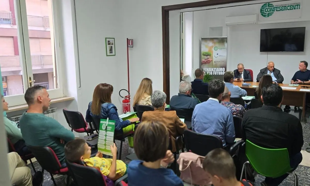 Francesco Imbroisi eletto all'unanimità nuovo presidente della Confesercenti Provinciale di Cosenza