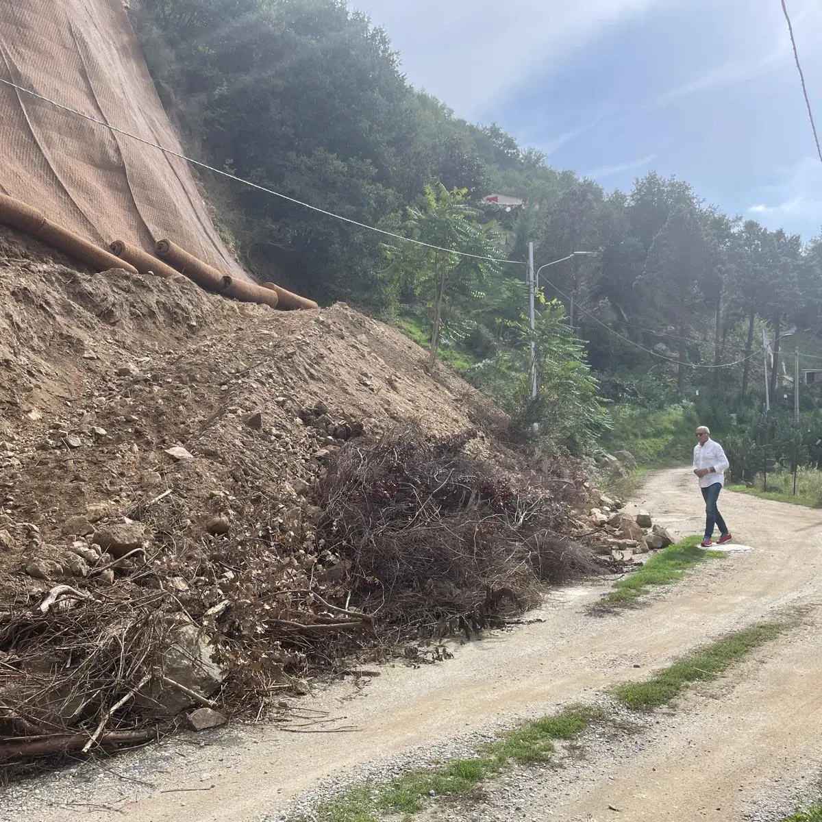 Il sindaco di Cosenza controlla lo stato di lavori su contrada Jassa: «Finiranno a breve»