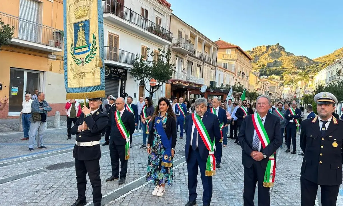 La cerimonia del \"Mastrogiurato\" apre la fiera di Amantea