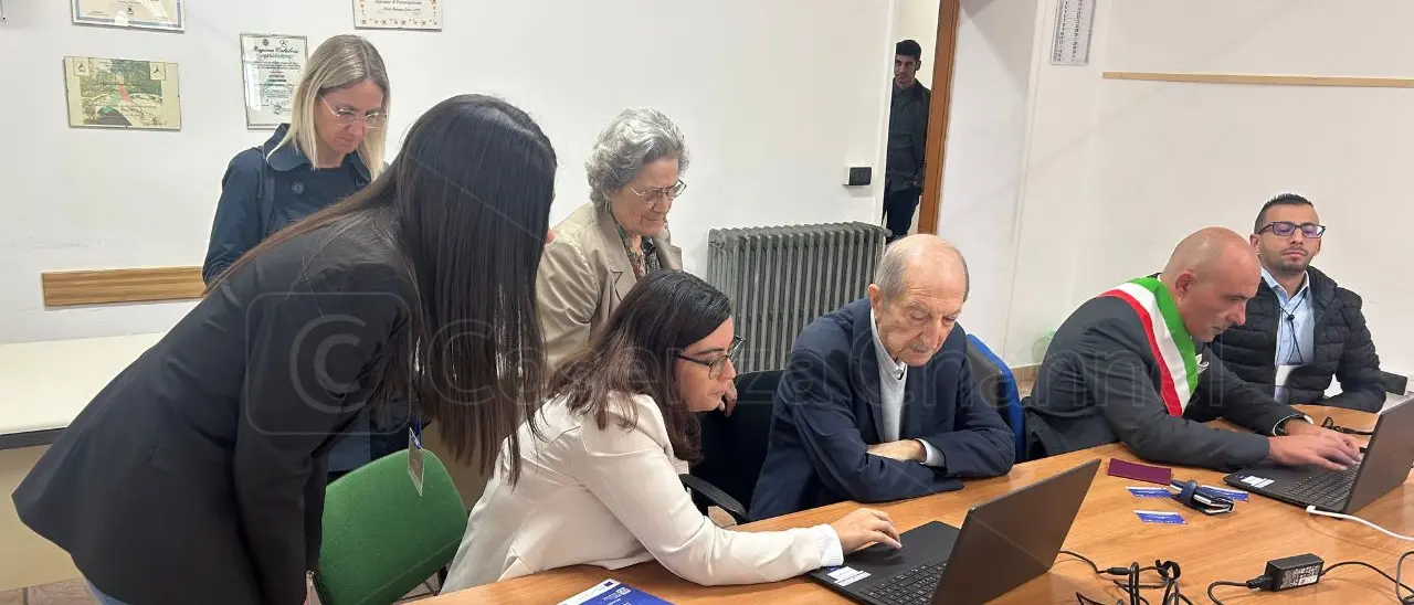 Acri, apre il Punto Digitale Facile. Capalbo: «E' la sfida dei nostri tempi»