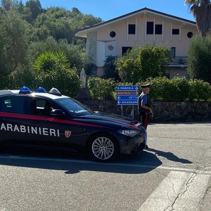 San Marco Argentano, un uomo si introduce in una scuola e aggredisce studente e carabinieri. Arrestato