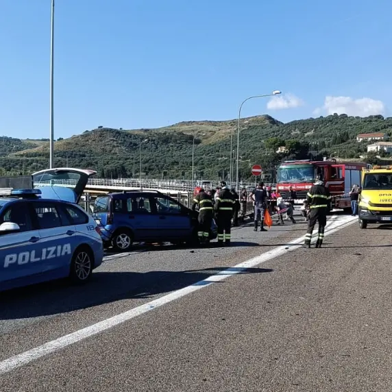 Incidente a Soverato. Morta una ragazza alla guida di una Panda, gravi altre due persone