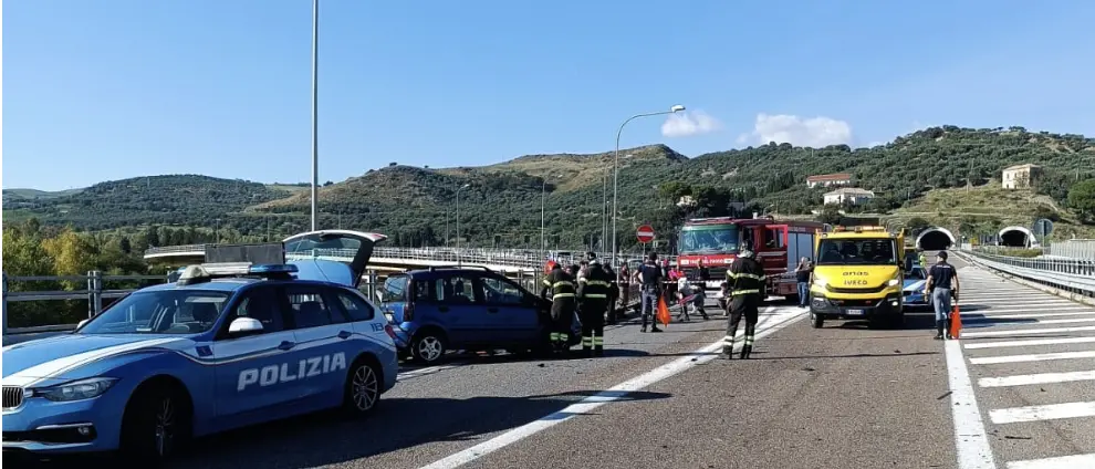 Incidente a Soverato. Morta una ragazza alla guida di una Panda, gravi altre due persone