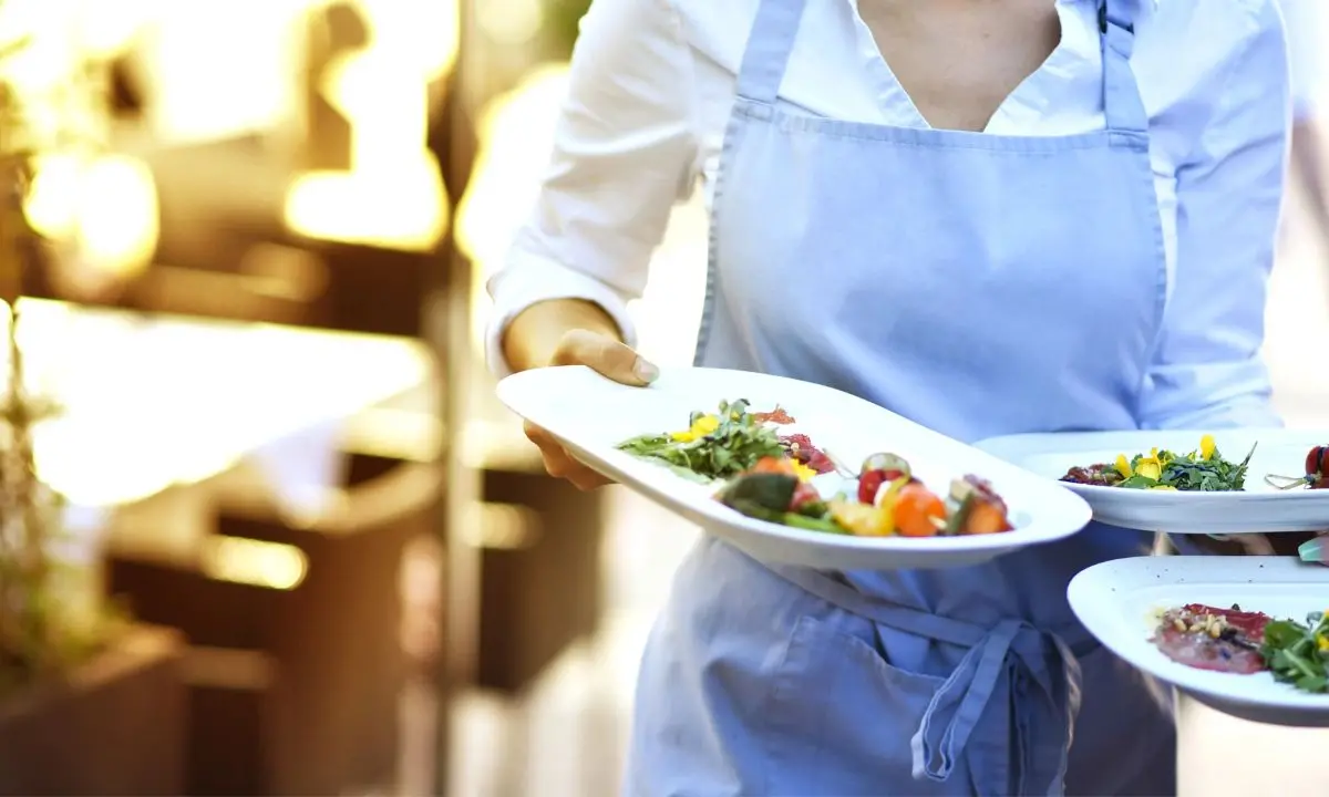 Prenotano al ristorante per 40 persone e non si presentano. Il titolare li denuncia