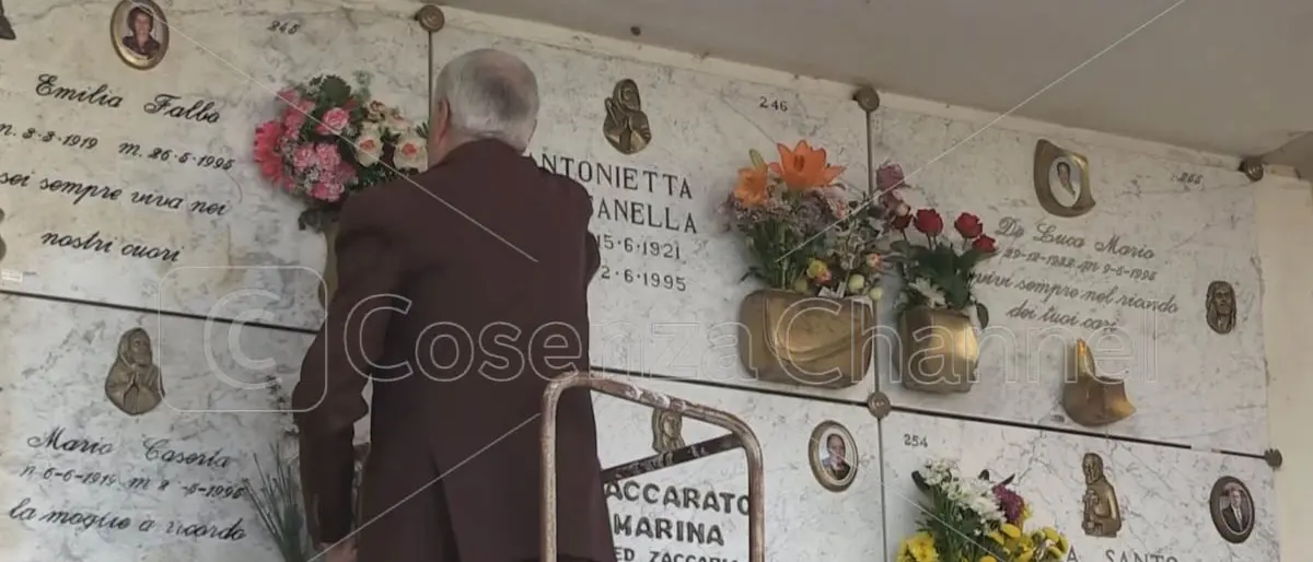 Aumento delle tariffe cimiteriali a Cosenza: l'assessore De Cicco interviene per bloccare il rincaro