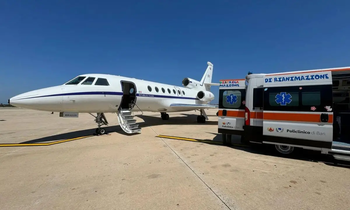 Trasporto d'urgenza di un neonato, l'Aeronautica Militare gli salva la vita con un volo da Lamezia a Roma