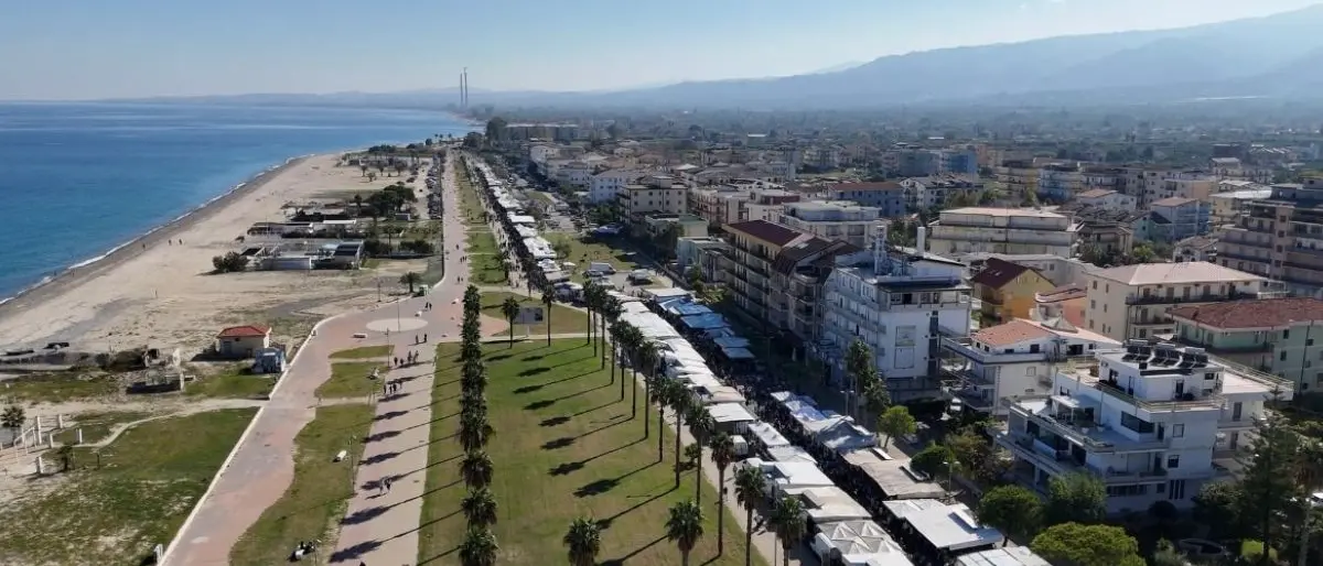 Schiavonea, aperte le domande per la 364ª Fiera di Novembre: novità per espositori e street food\n