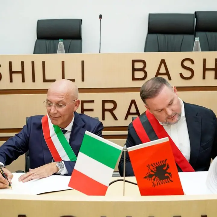 Vaccarizzo Albanese e Berat: gemellaggio, vini e turismo per rafforzare l’amicizia italo-albanese | FOTOGALLERY