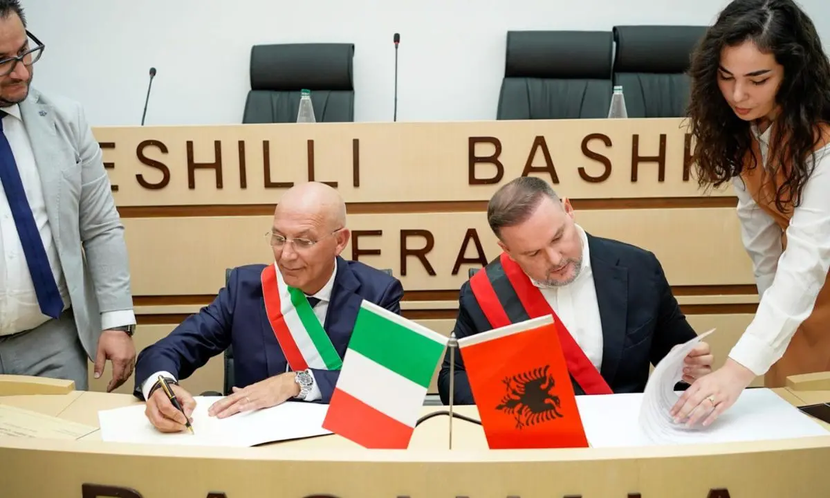 Vaccarizzo Albanese e Berat: gemellaggio, vini e turismo per rafforzare l’amicizia italo-albanese | FOTOGALLERY
