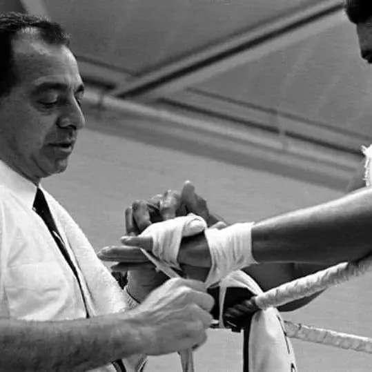 La storia di Angelo Dundee, il coach calabrese che trasformò Muhammad Ali in leggenda