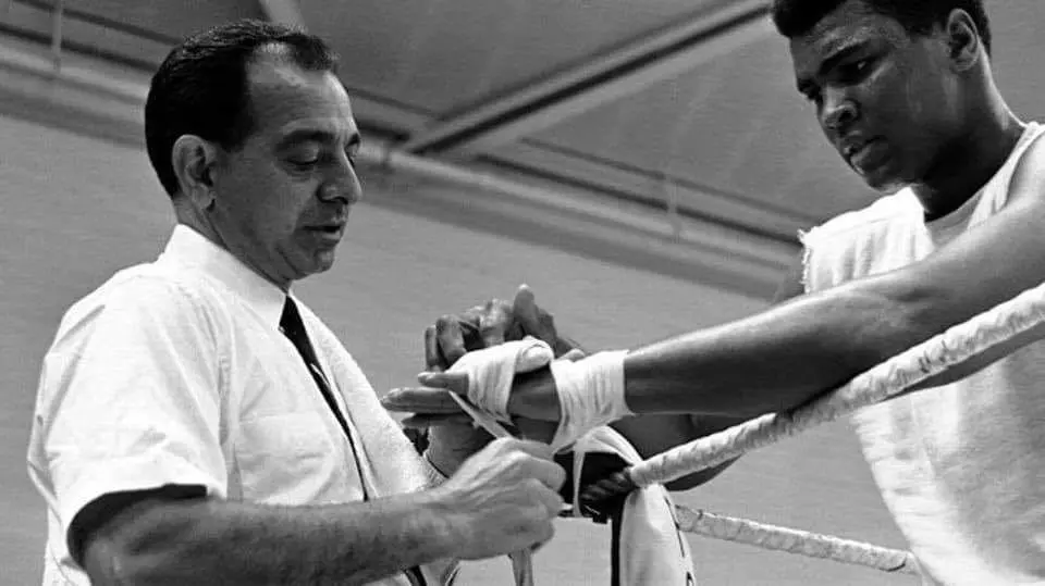 La storia di Angelo Dundee, il coach calabrese che trasformò Muhammad Ali in leggenda