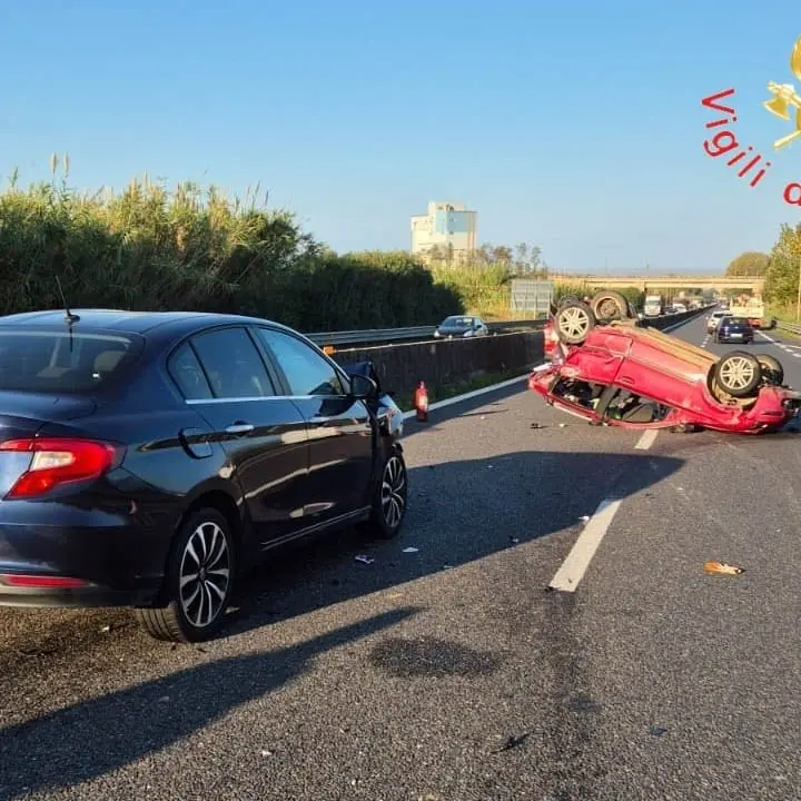 Incidente sulla SS 280 all'altezza di Lamezia Terme, coinvolte due vetture
