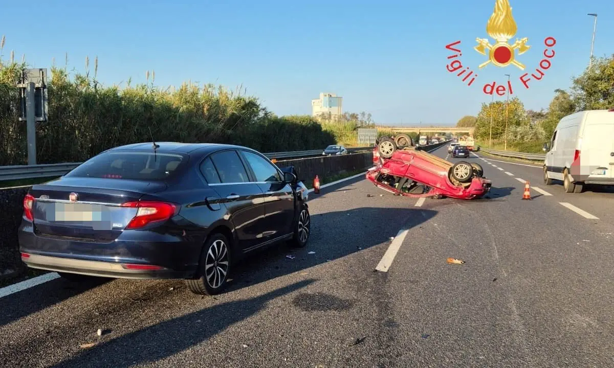 Incidente sulla SS 280 all'altezza di Lamezia Terme, coinvolte due vetture