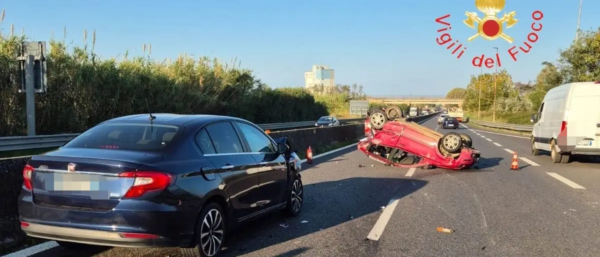Incidente sulla SS 280 all'altezza di Lamezia Terme, coinvolte due vetture