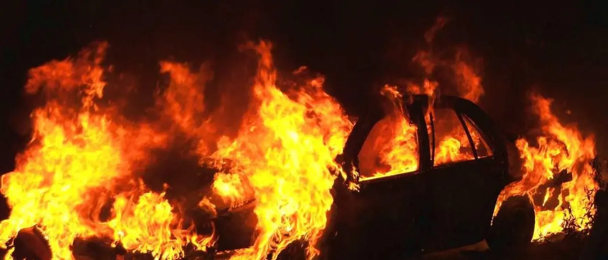 Incendio doloso a Praia a Mare, distrutte tre auto parcheggiate nei pressi di un hotel