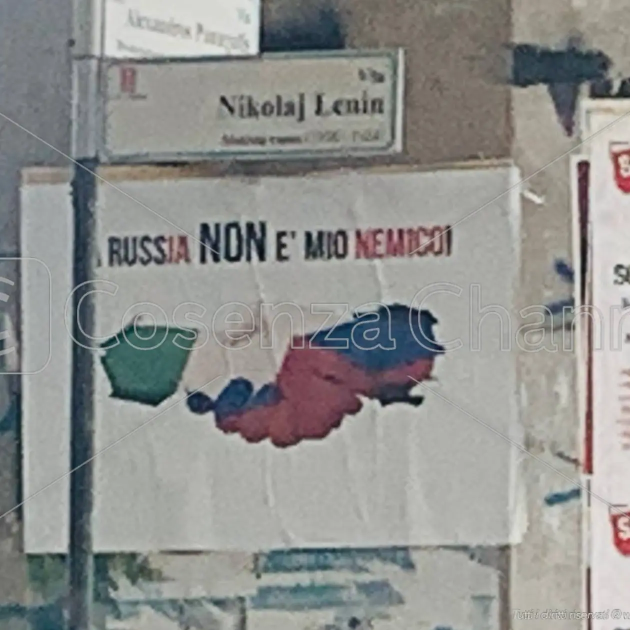 Guerra russo-ucraina, in via Lenin a Cosenza sbuca uno strano manifesto