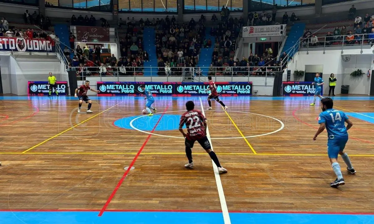 Pirossigeno Cosenza, pari rocambolesco e prima vittoria rimandata
