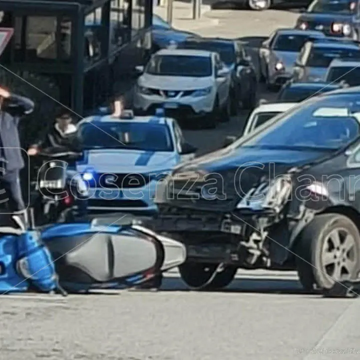 Corigliano Rossano, grave un adolescente dopo uno scontro auto-moto